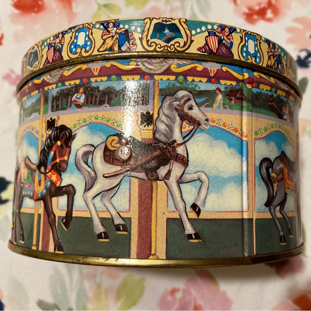 Hershey’s carousel 🎠 tin
